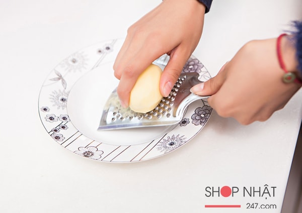 Bàn nạo inox SANADA mài nhỏ thực phẩm có tay cầm nội địa Nhật Bản