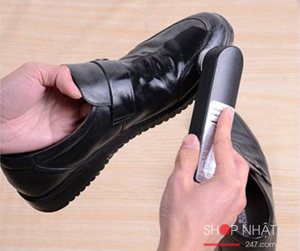 Dụng cụ làm bóng giày màu đen